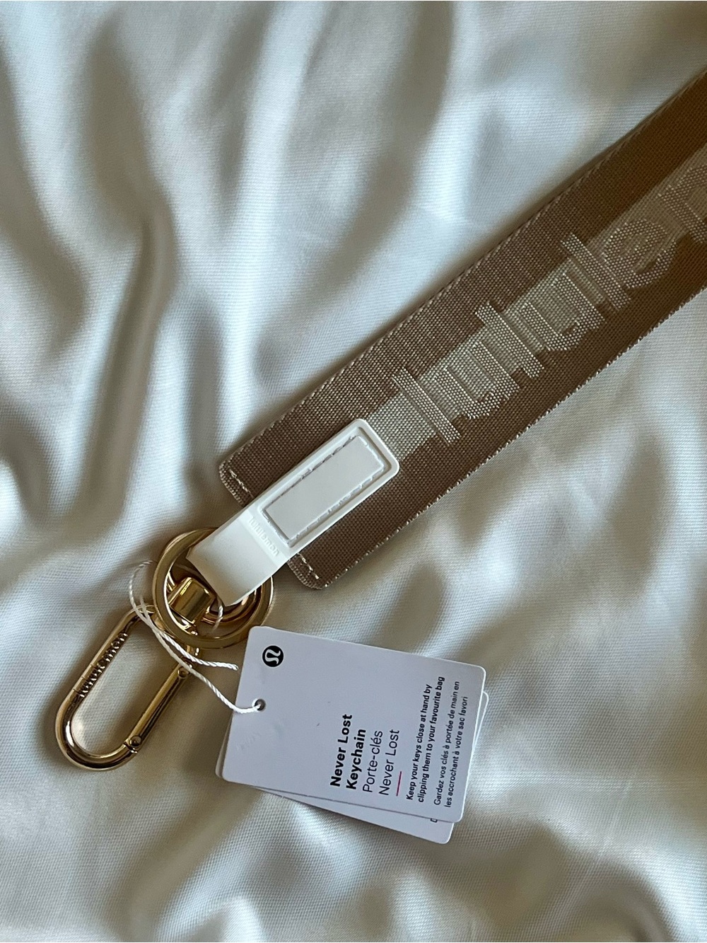 LULULEMON ATHLETIC CREAM AND GOLD HARDWARE NEVER LOSE YOUR KEYS KEYCHAIN - Picture 3 of 5